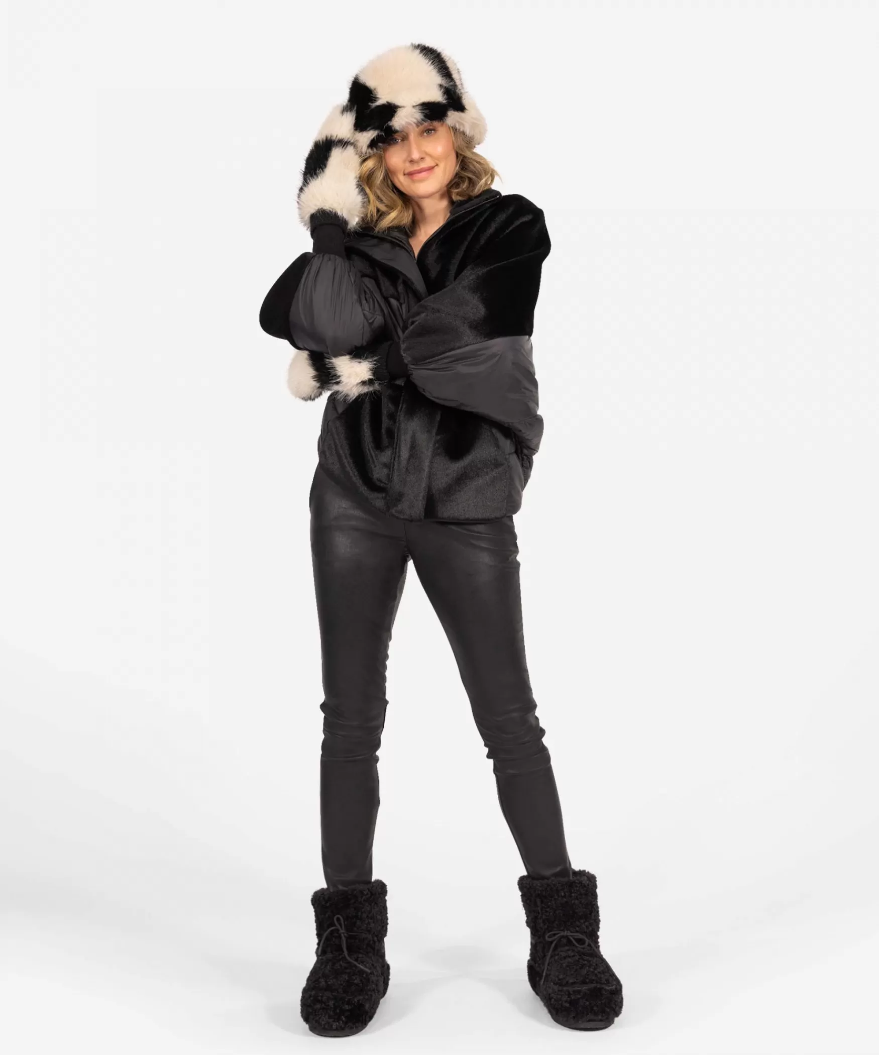 bucket_hat__fur__blackbeige_19639.webp IBANA Bucket hat - Fur | < Hoeden En Petten