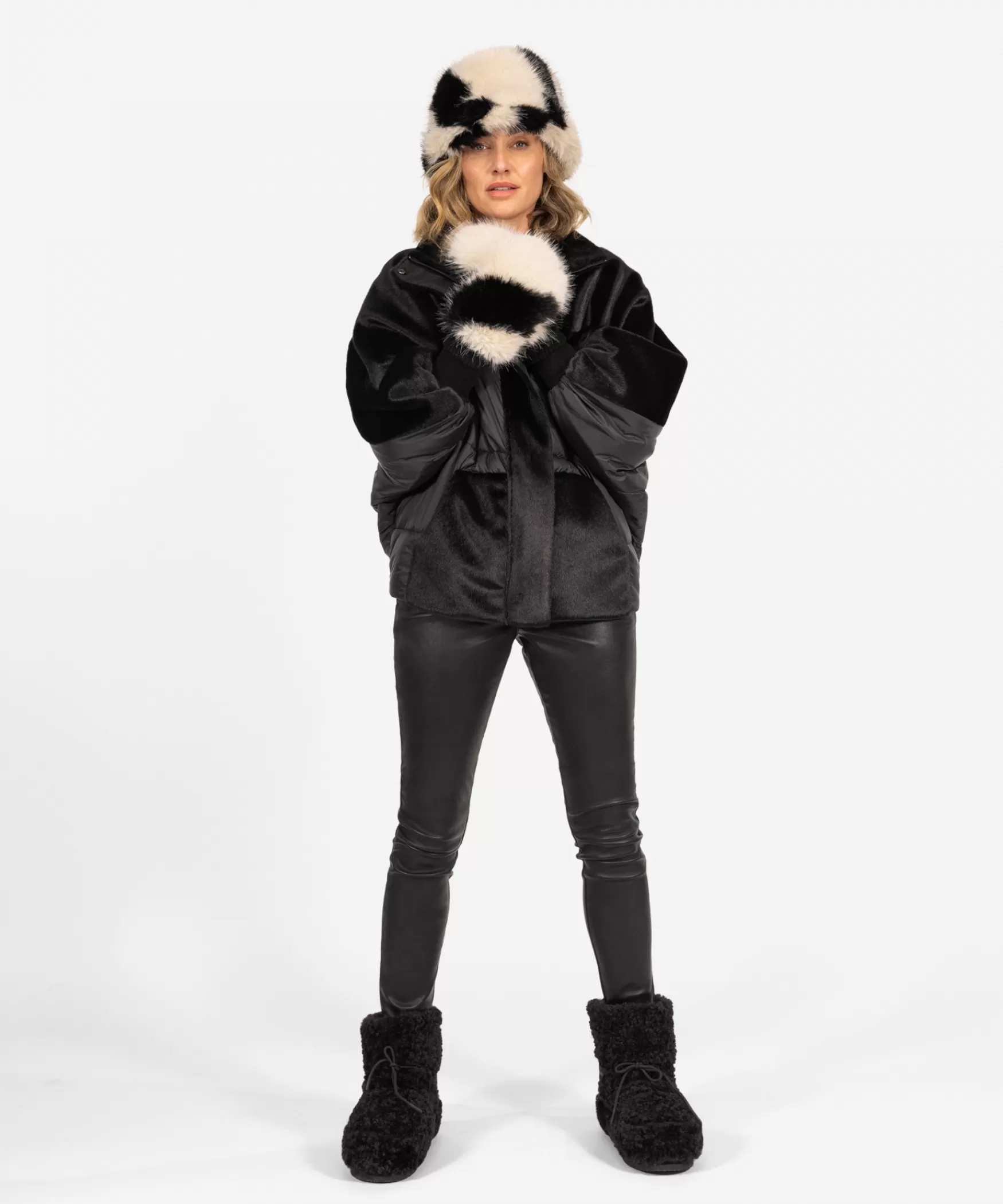 gloves_fur__blackbeige_19540.webp IBANA Gloves Fur | < Handschoenen