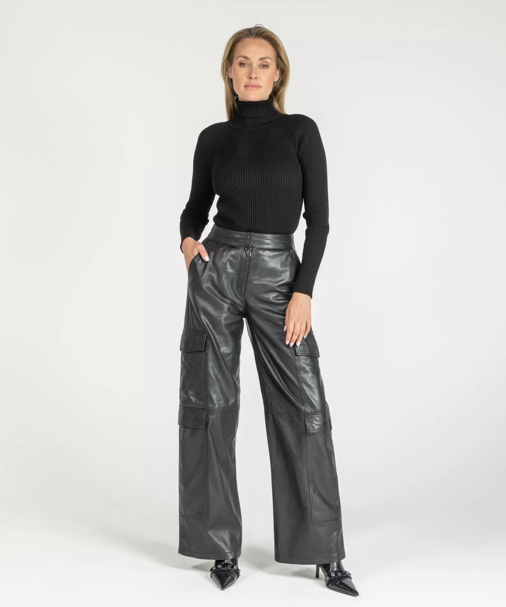 IBANA Pem | Black< High Waist | Wide Fit